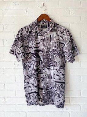 Black white and gray Y2K vintage button up size medium